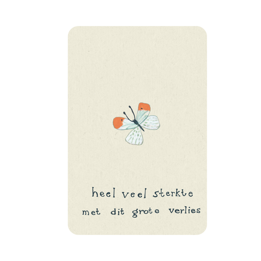 Duurzame eenvoudige condoleance kaart met vlindertje en tekst heel veel sterkte met dit grote verlies. Paperwise natuur eco kaartje met ronde hoeken.