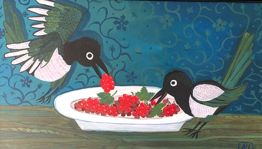 Stilleven schilderij van twee eksters die samen een wit ord met rode bessen leeg snoepen. Dit keuken stilleven in blauwe kleuren is grappig en stijlvol tegelijk. Dit handgeschilderde en handgemaakte keuken stilleven, past mooi in een kleurrijk interieur.