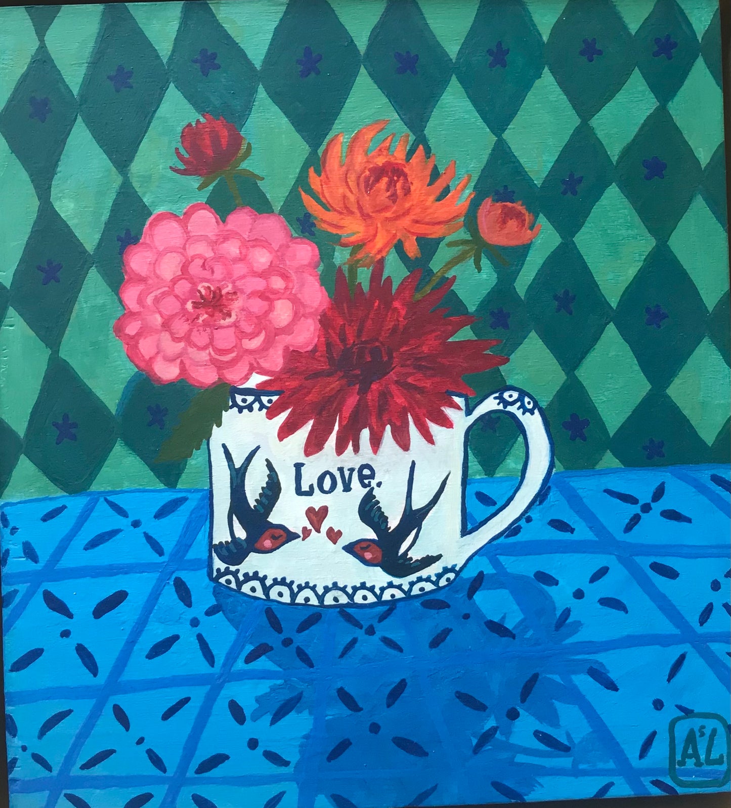 Handgeschilderd en handgemaakt schilderij met  dahlia bloemen in een theekopje met wiebertjes patroon. Dit hippe kleurrijke bloemen schilderij met felle kleuren als fuchsia roze, oranje en rood.