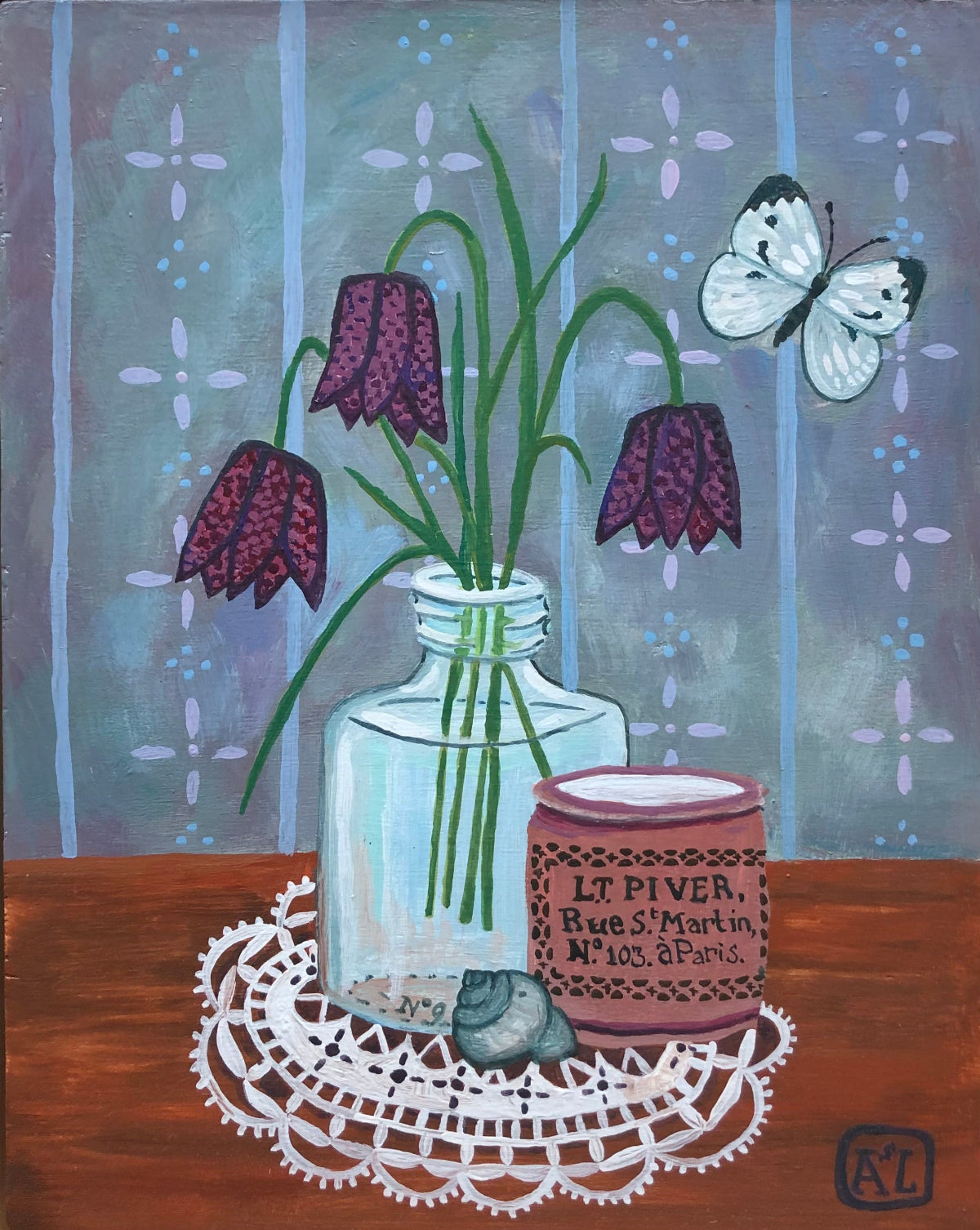 handgeschilderd stilleven schilderij met kievitsbloemen in een glazen flesje. Naast deze voorjaarsbloemen zie je een vlindertje met de naam koolwits. Dit paarse klassieke bloem stilleven heeft vrolijke heldere kleuren. kievitsbloemen worden soms ook zwolse tulp genoemd, dat komt omdat deze stinzenplant daar vookomt.
