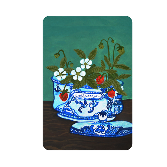 Op dit kaartje staat de tekst 'liefs voor jou' . Deze duurzame eco kaart is gedrukt op paperwise papier en op de voorkant staat een Delfts Blauw stilleven met aardbeien, aardbeienplant en bloemen.